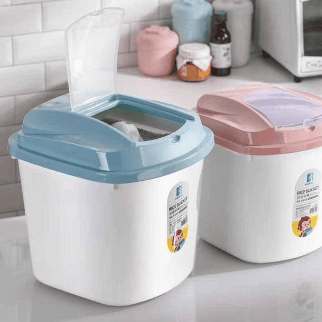 Rice/Cereal Bucket with Measuring Cup