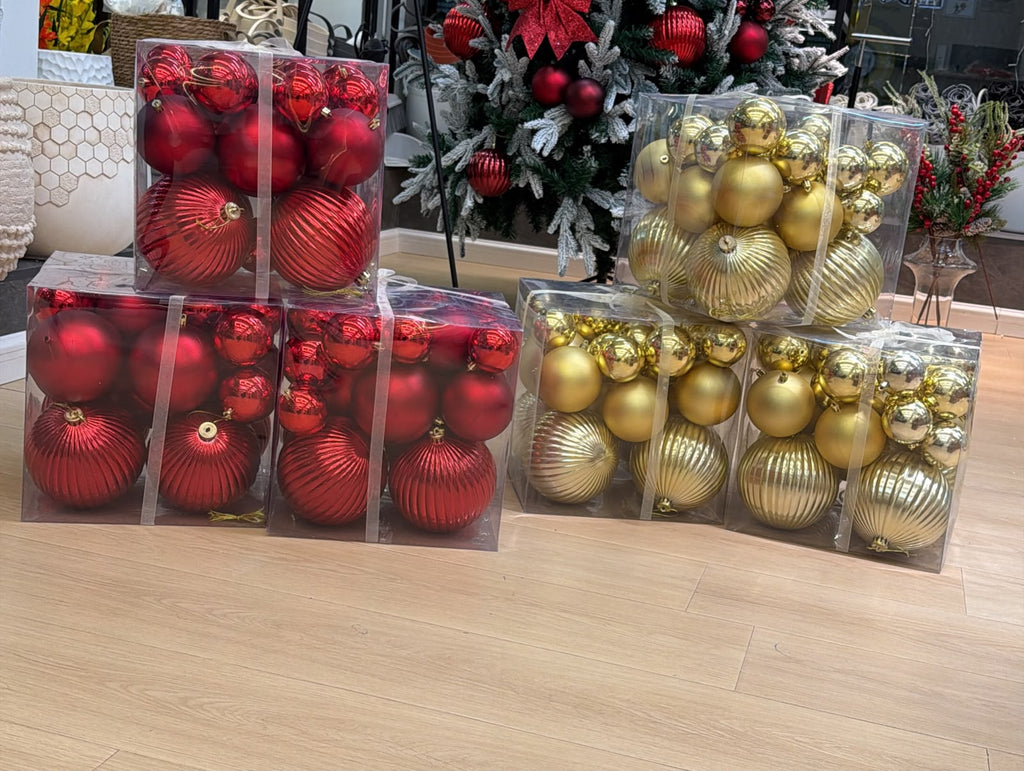 26 Piece Christmas Bauble Hamper Set