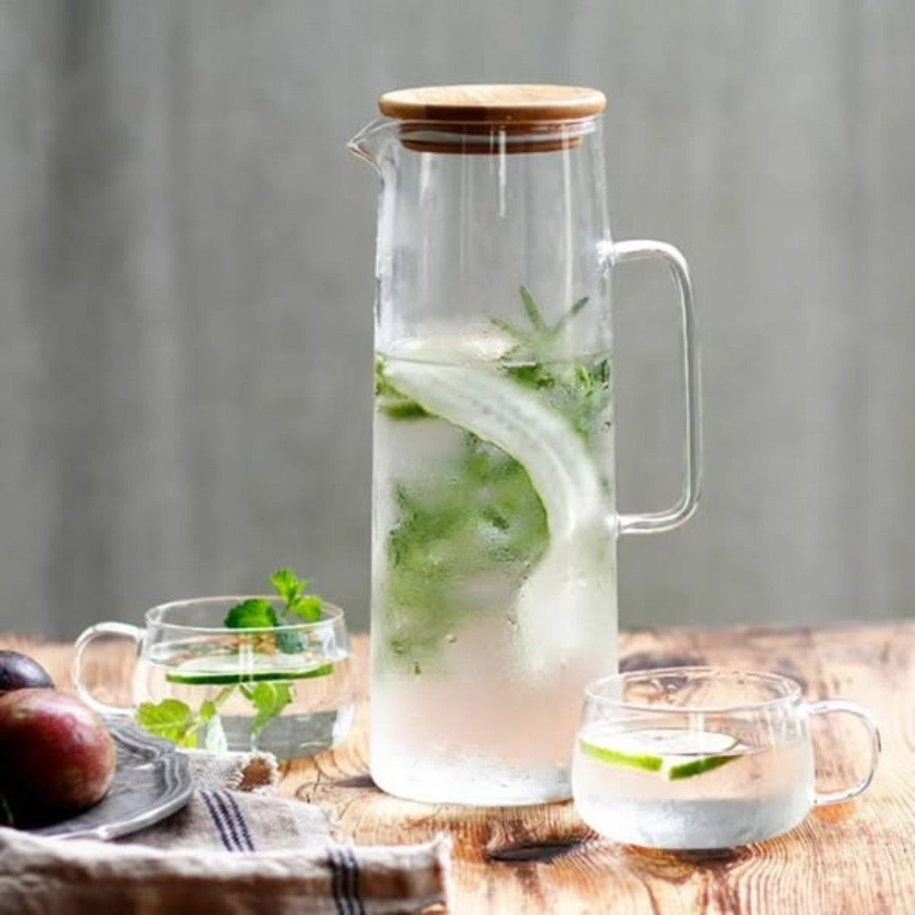 Heat resistant glass jug with an Airtight bamboo lid