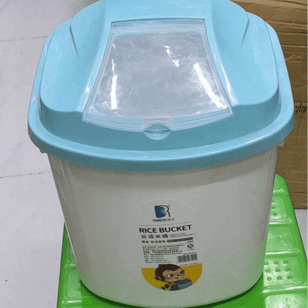 Rice/Cereal Bucket with Measuring Cup