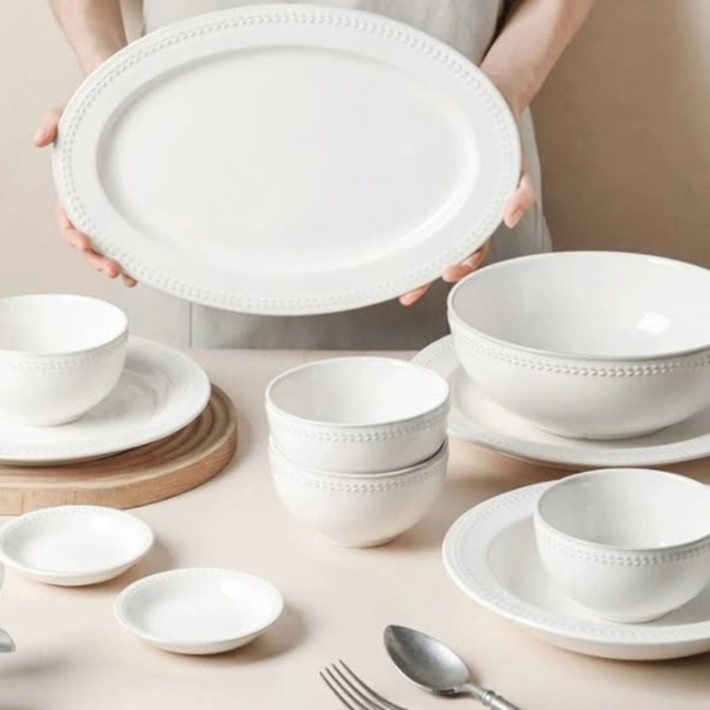 18pc Dotted Dinner Set