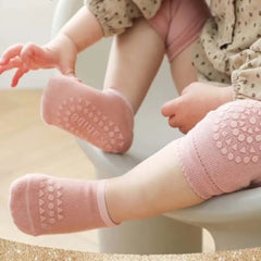Prewalker socks with knee protector