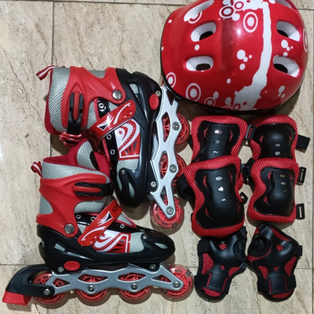 Adjustable Inline Skates Set With Helmet and Protective Guards