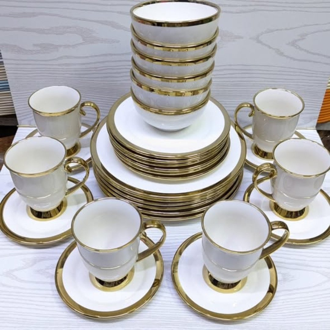 Ceramic dinner set with gold rim