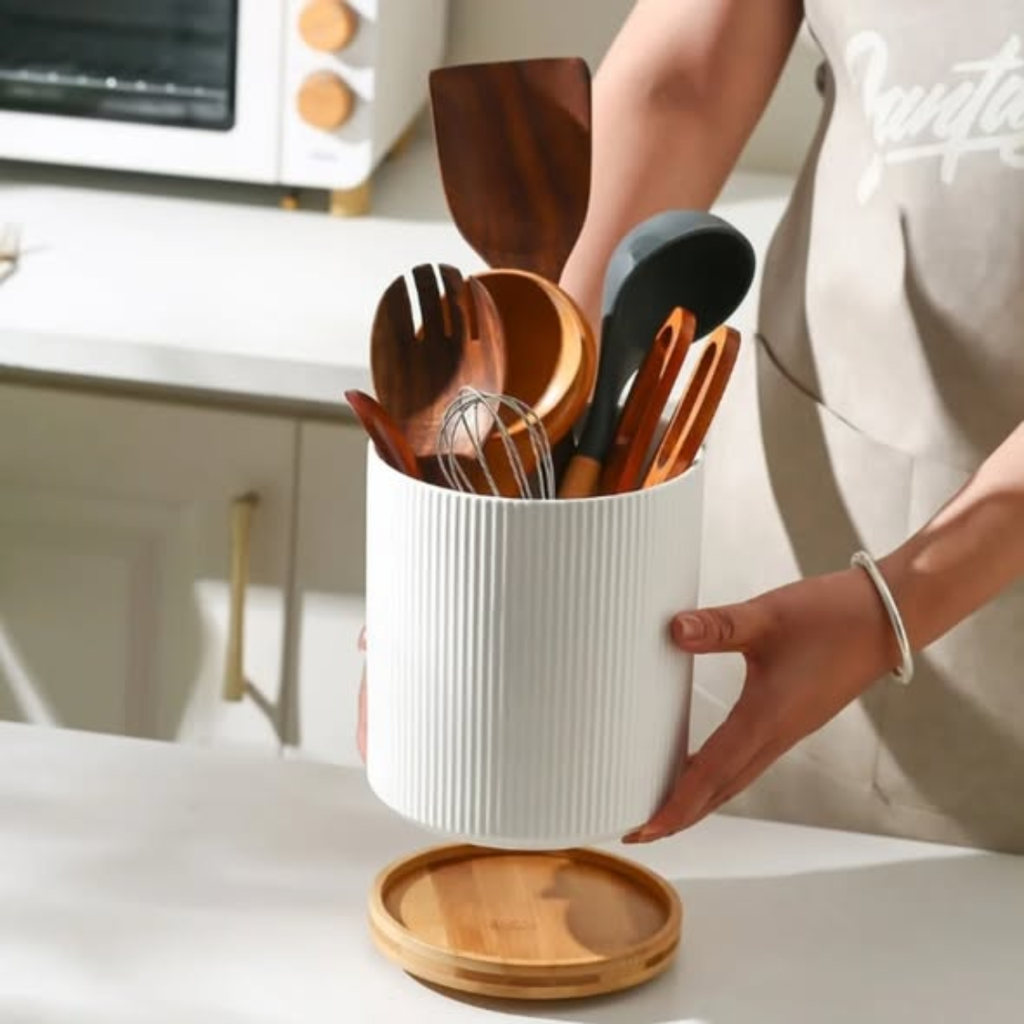 Ceramic spoon holder