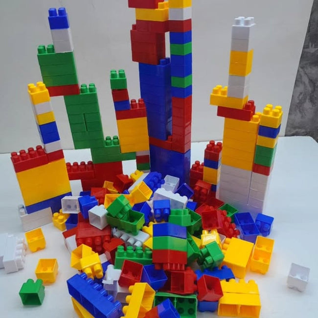Kids playing blocks