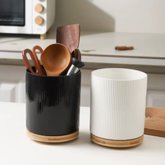 Ceramic spoon holder