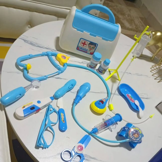 17-Piece Children's Doctor Pretend Play Set