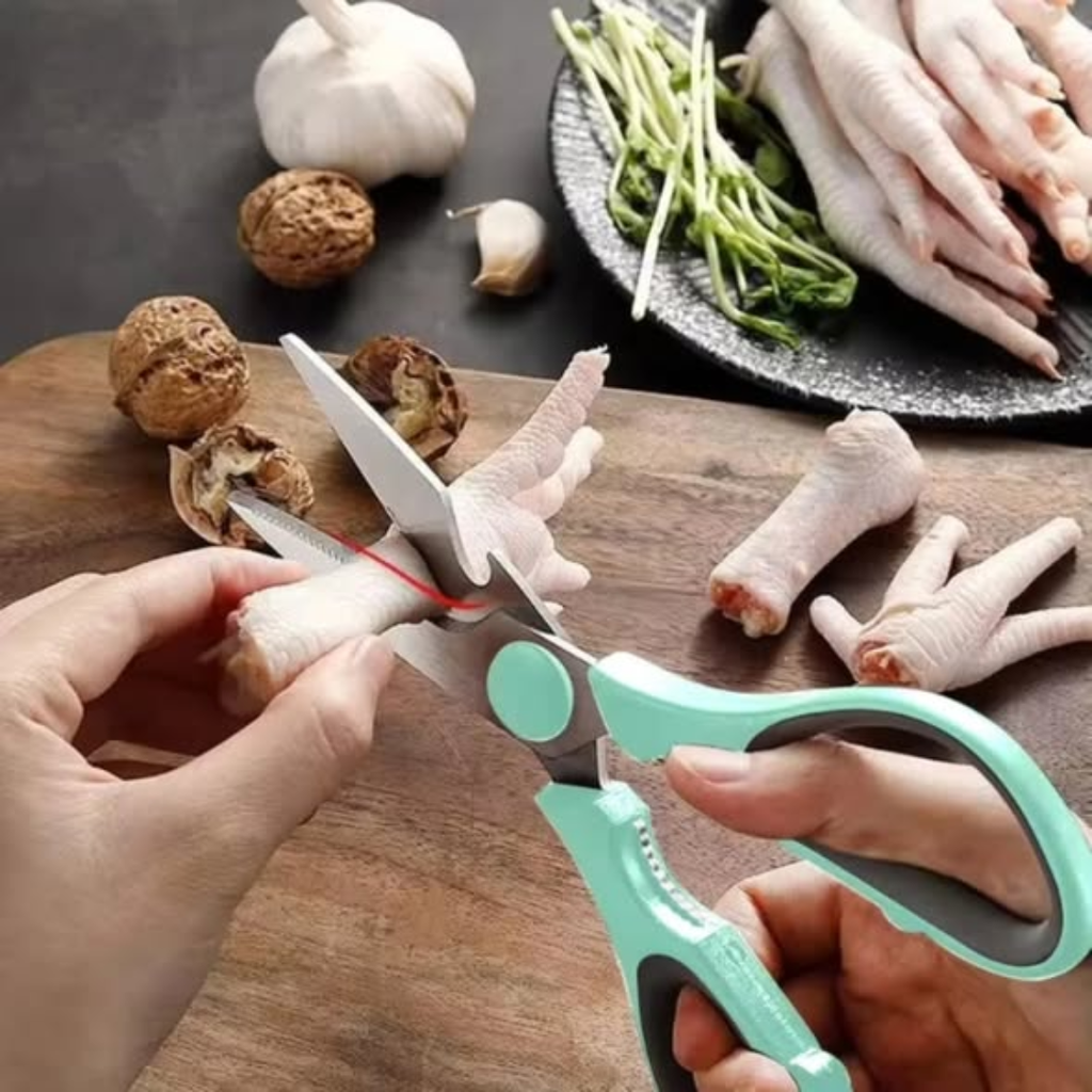 Multi-purpose kitchen scissors