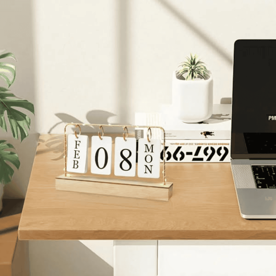 Desktop Calendar with Light