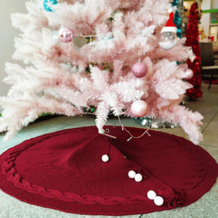 Christmas décor with the 122cm Red Knitted Tree Skirt