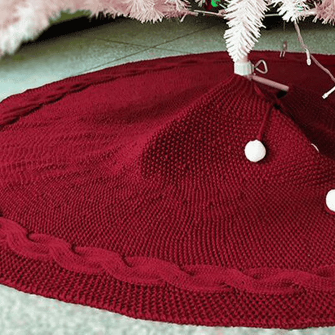 Christmas décor with the 122cm Red Knitted Tree Skirt