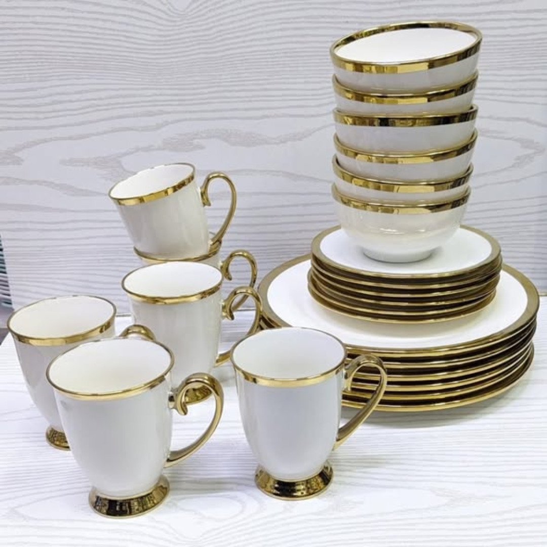 Ceramic dinner set with gold rim