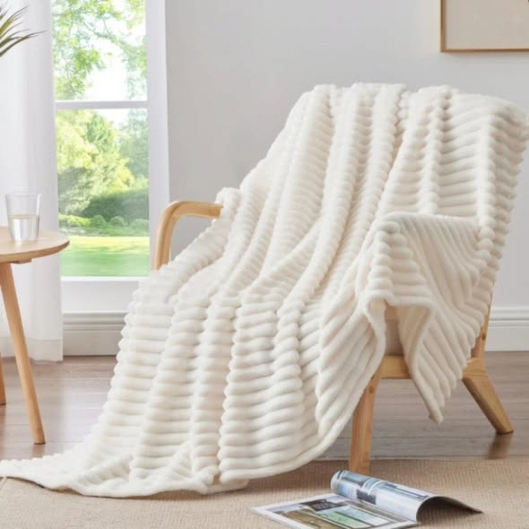 Double sided cozy throw blanket