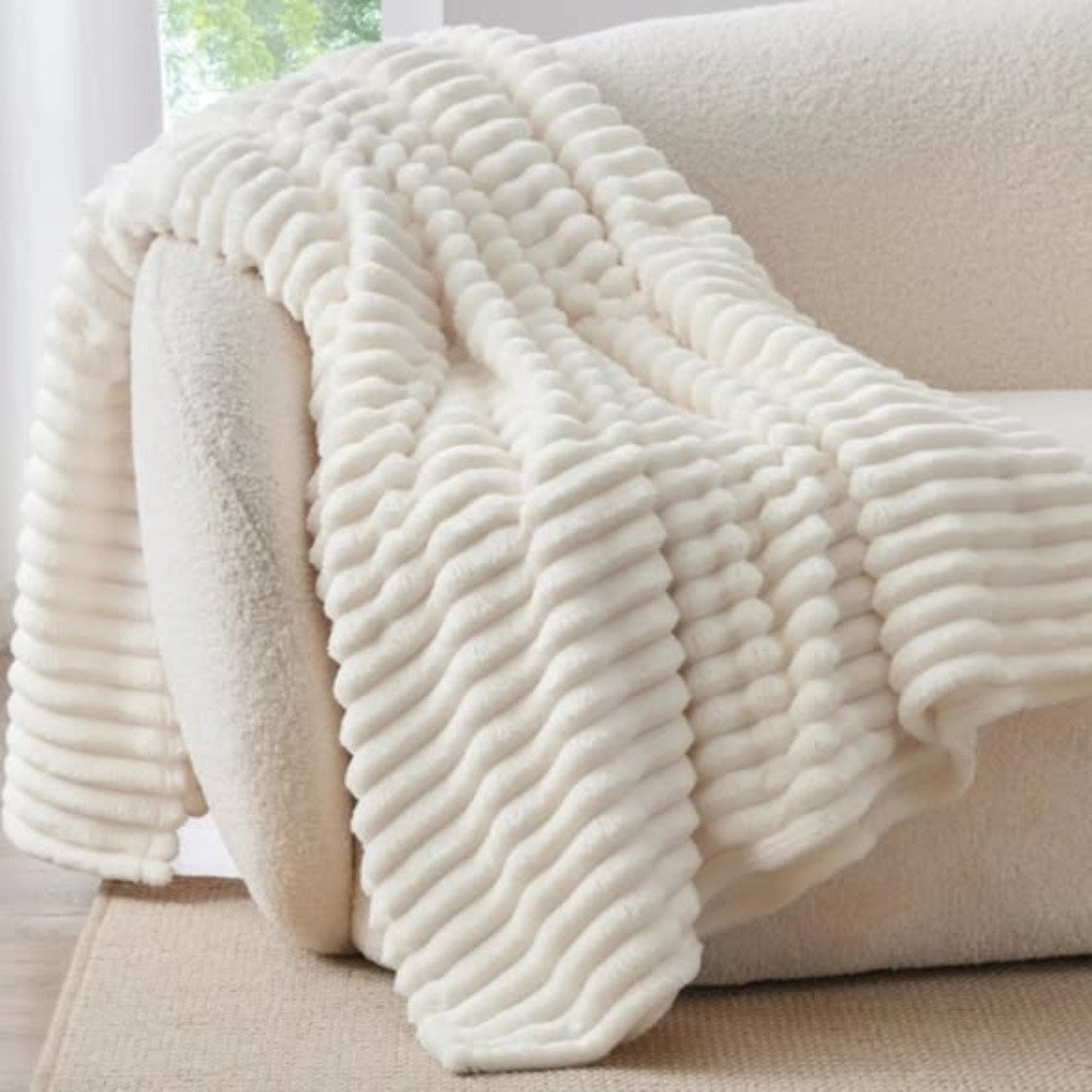 Double sided cozy throw blanket