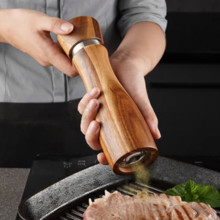 Wooden portable spice pepper grinder