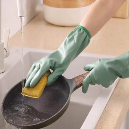 A Pair Of Thickened Latex Gloves